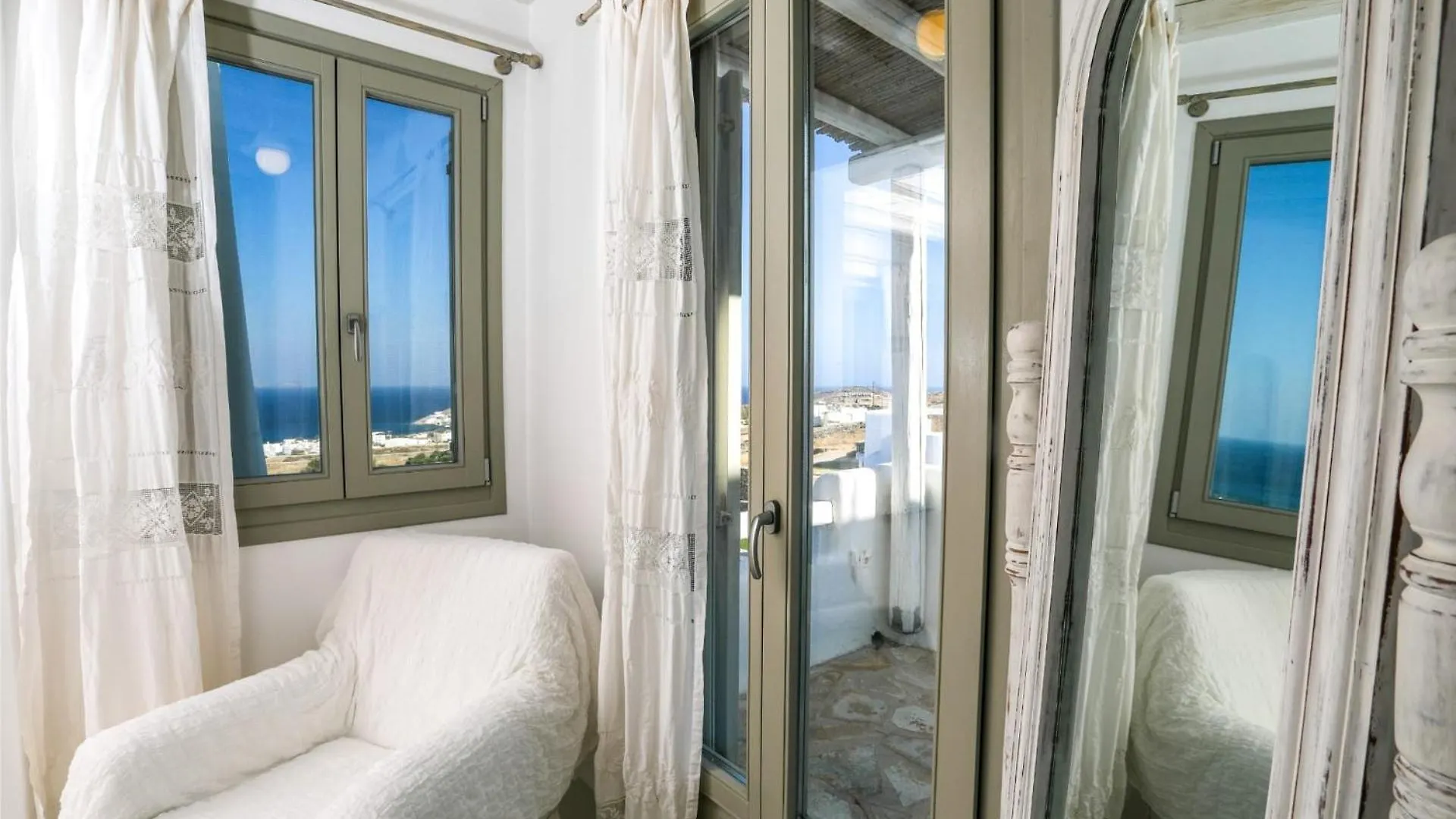 Magnificent Mykonos Apartment Apartment Nexus 2 Bedrooms Private Terrace With Jacuzzi Outdoor Dining Area Bbq كالافاتيس